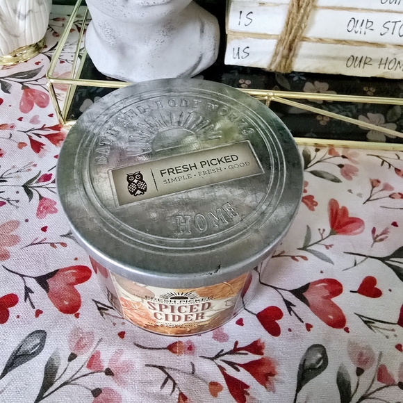 Bath & Body Works Spiced Cider Candle - Picture 2 of 4